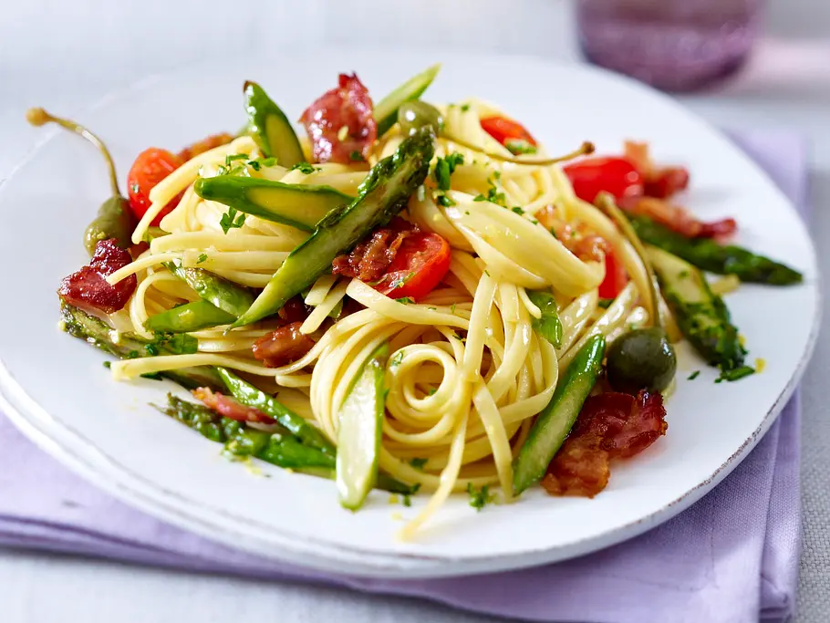 Linguine mit grünem Spargel und Kirschtomaten Rezept Linguine mit grünem Spargel und Kirschtomaten Rezept