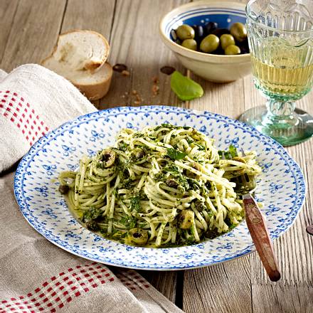 Linguine mit Oliven-Petersilien-Salsa Rezept Linguine mit Oliven-Petersilien-Salsa Rezept
