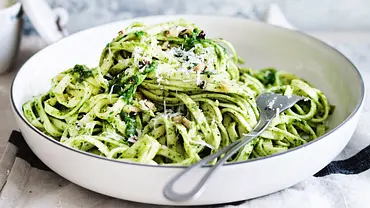 Linguine mit Petersilienpesto Rezept - Foto: LECKER @ Bauer Media Group Linguine mit Petersilienpesto Rezept - Foto: LECKER @ Bauer Media Group