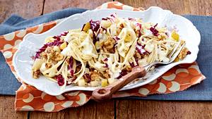 Linguine mit Radicchio, Birnen und Walnüssen Rezept - Foto: House of Food / Bauer Food Experts KG