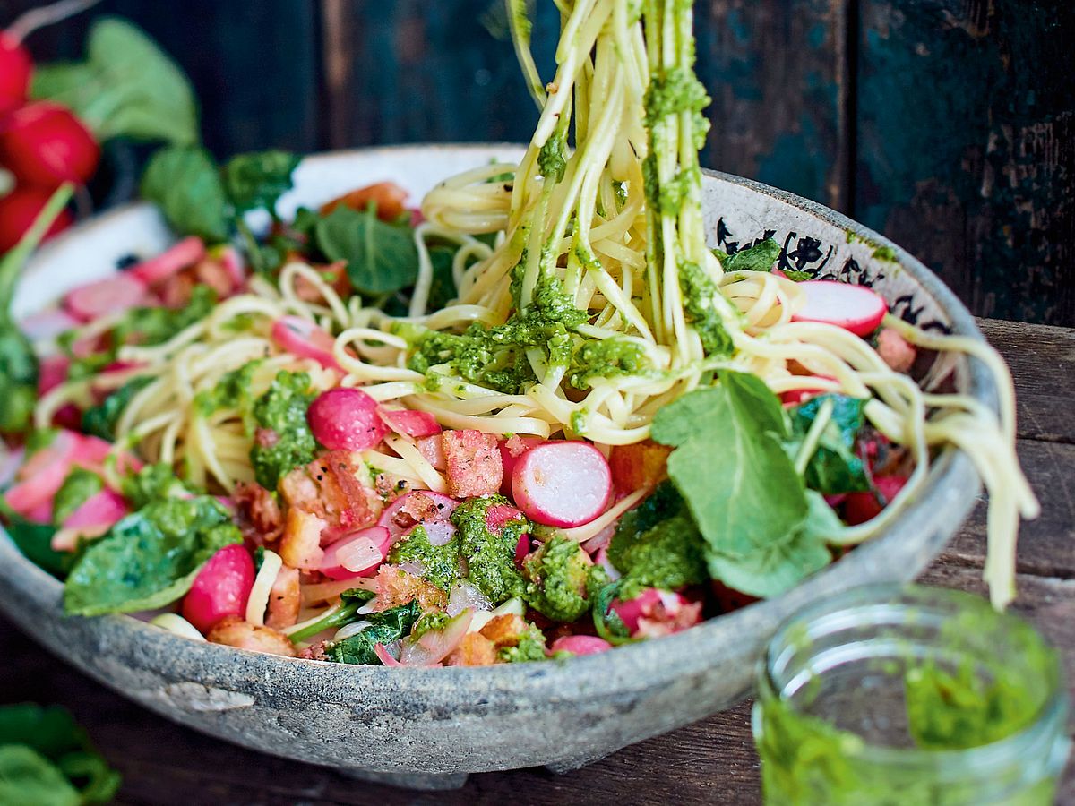 Linguine mit Radieschenblätter-Pesto