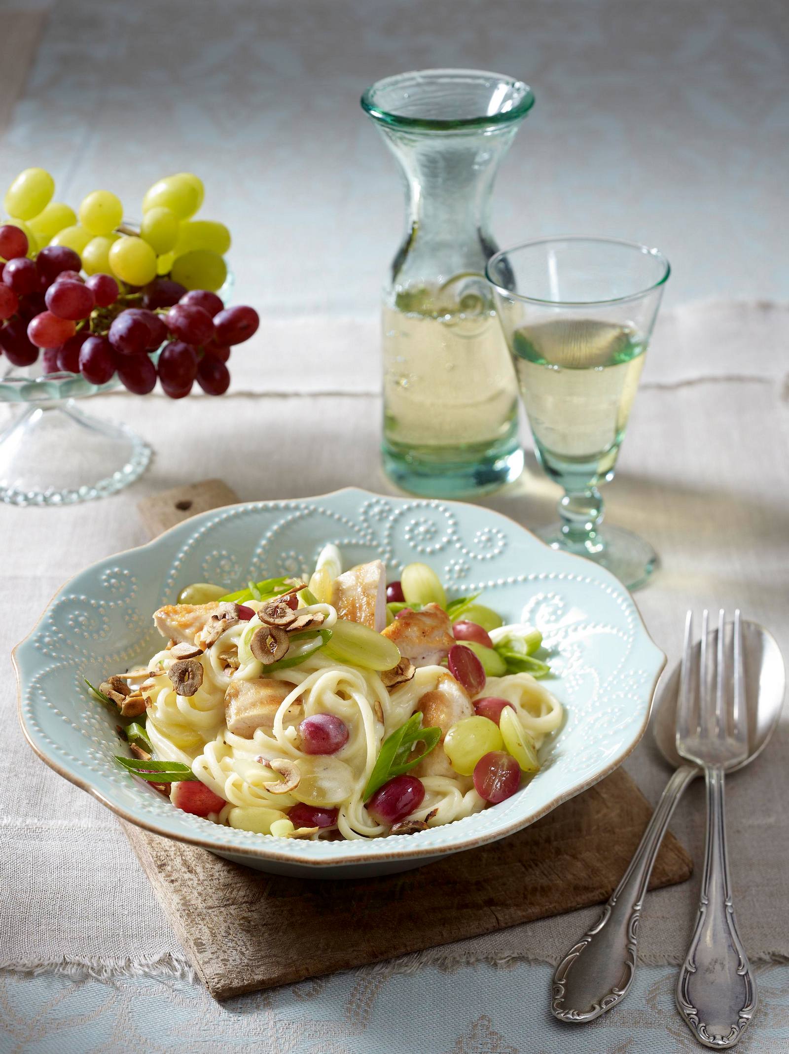 Linguine mit Trauben und Hähnchen Rezept | LECKER