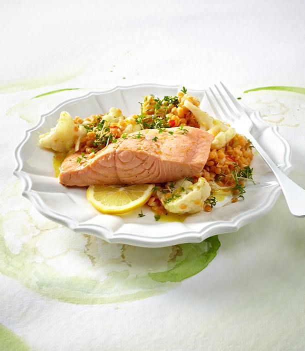 Linsen-Blumenkohl-Salat mit gedünstetem Lachs Rezept Linsen-Blumenkohl-Salat mit gedünstetem Lachs Rezept