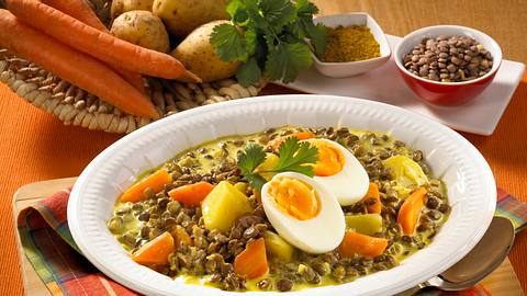 Linsen Kartoffel-Curry mit Eiern Rezept - Foto: Maass