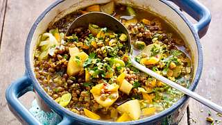 Linsen-Kartoffel-Curry-Suppe Rezept - Foto: House of Food / Bauer Food Experts KG