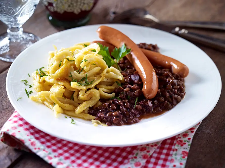 Linsen mit Spätzle und Saitenwürstle Rezept Linsen mit Spätzle und Saitenwürstle Rezept
