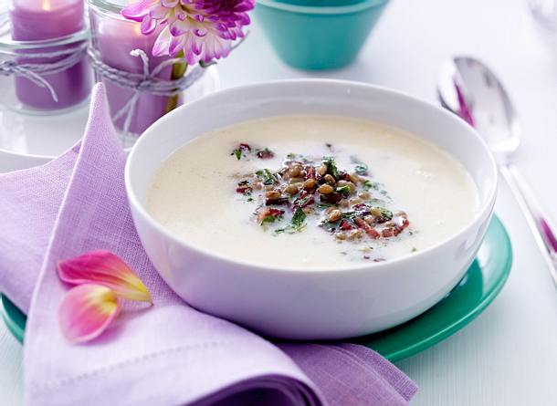 Linsen-Sahnesuppe mit Katenschinken-Croûtons Rezept Linsen-Sahnesuppe mit Katenschinken-Croûtons Rezept