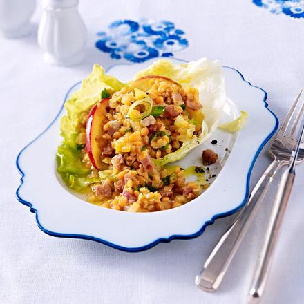 Linsen-Specksalat im Salatblatt Rezept