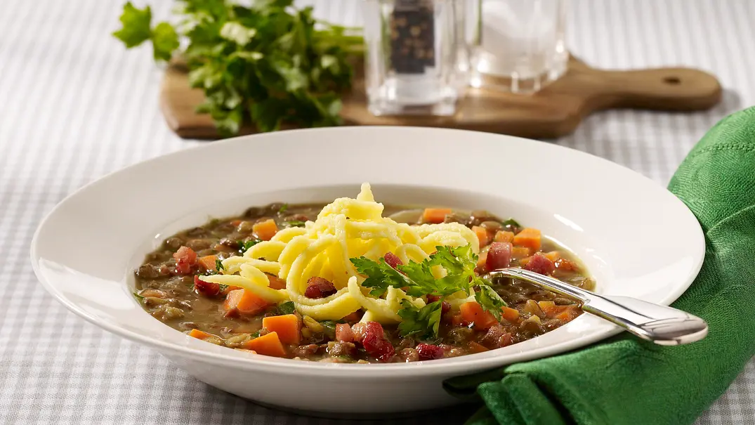Linseneintopf mit Spätzle Rezept - Foto: LECKER @ Bauer Media Group Linseneintopf mit Spätzle Rezept - Foto: LECKER @ Bauer Media Group