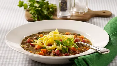 Linseneintopf mit Spätzle Rezept - Foto: LECKER @ Bauer Media Group