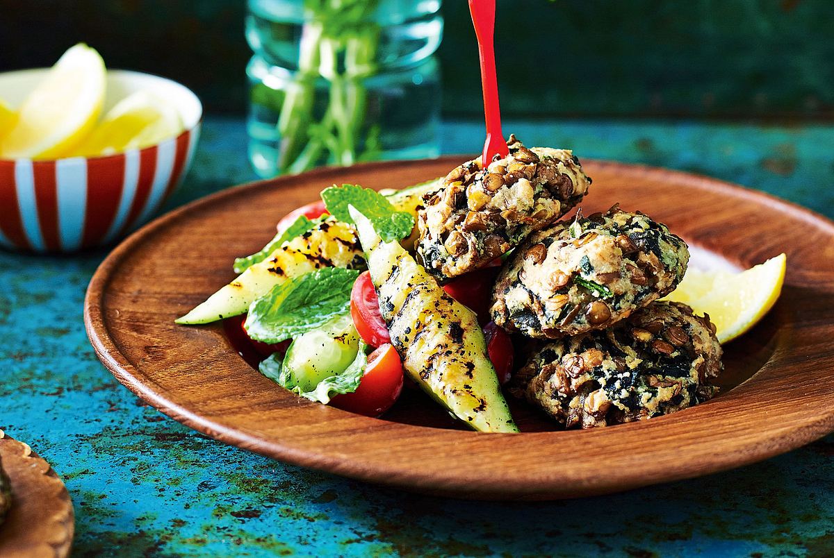 Linsenfrikadellen mit Zucchini-Minz-Salat Rezept