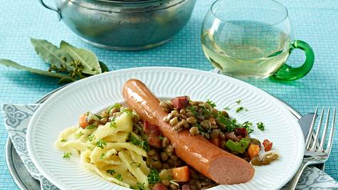 Linsengemüse mit Saiten (Wiener Würstchen) und Spätzle Rezept - Foto: House of Food / Bauer Food Experts KG