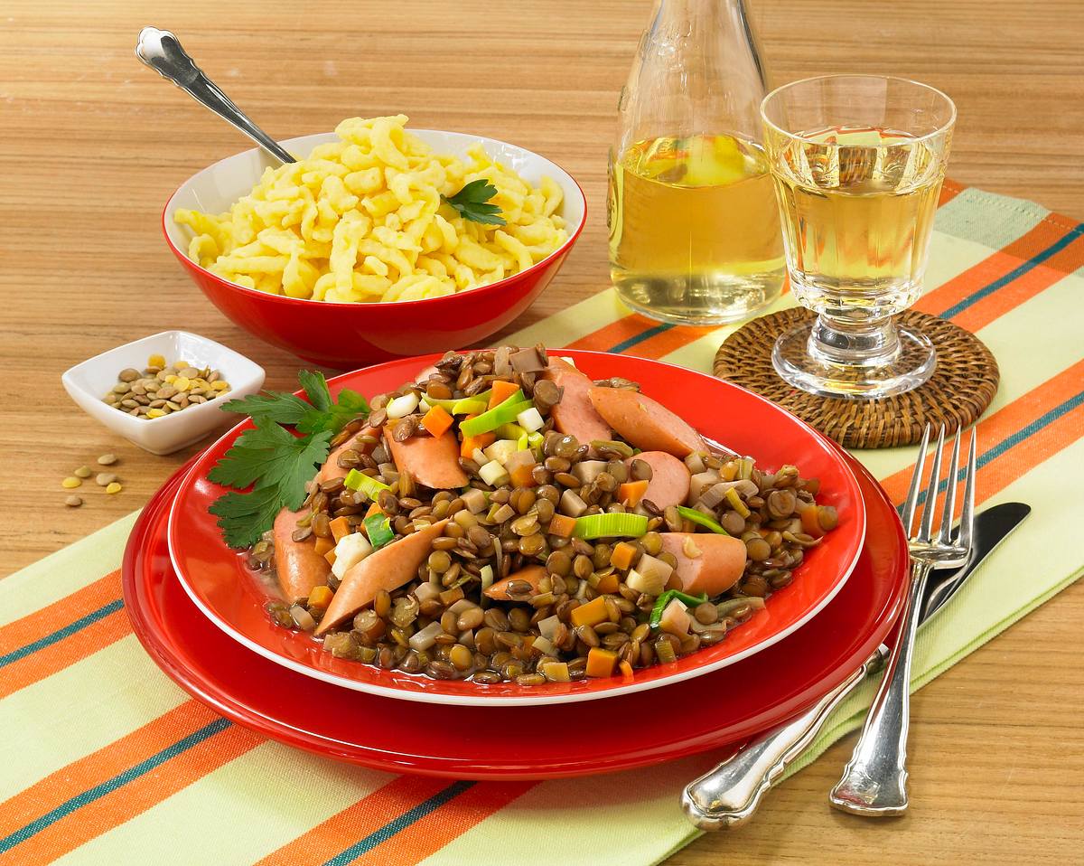 Linsengemüse mit Wiener Würstchen und Spätzle Rezept