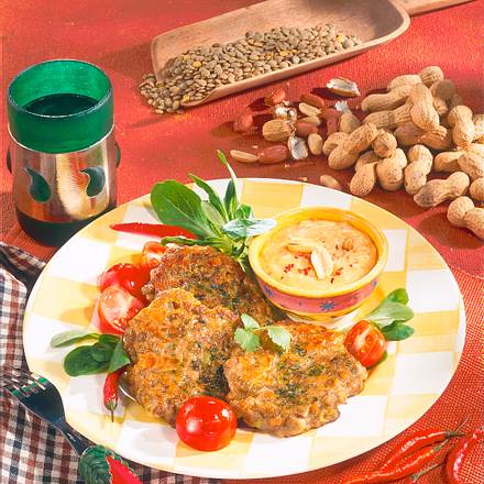 Linsenplätzchen mit Erdnuss-Chilisoße Rezept Linsenplätzchen mit Erdnuss-Chilisoße Rezept
