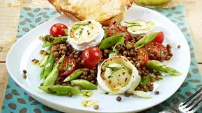 Linsensalat mit gratiniertem Ziegenkäse Rezept - Foto: LECKER @ Bauer Media Group