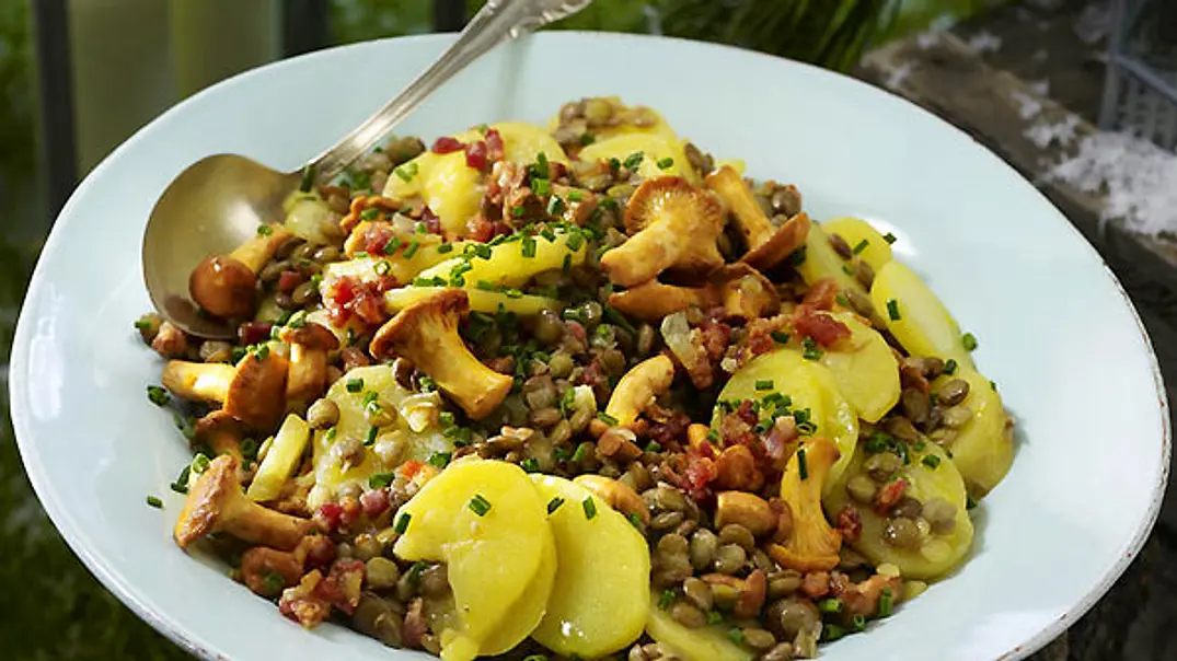 Linsensalat mit Pfifferlingen Rezept - Foto: LECKER @ Bauer Media Group Linsensalat mit Pfifferlingen Rezept - Foto: LECKER @ Bauer Media Group