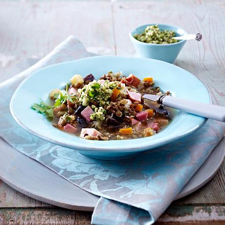 Linsensuppe mit Haselnusspesto Rezept