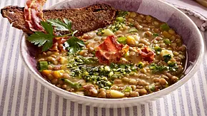 Linsensuppe mit Pancetta und Röstbrot Rezept - Foto: LECKER @ Bauer Media Group