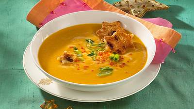 Linsensuppe mit Rosinenbrot-Croûtons Rezept - Foto: Maass