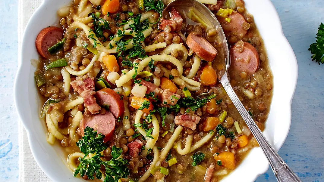Linsentopf wie von Mutti Rezept - Foto: LECKER @ Bauer Media Group Linsentopf wie von Mutti Rezept - Foto: LECKER @ Bauer Media Group