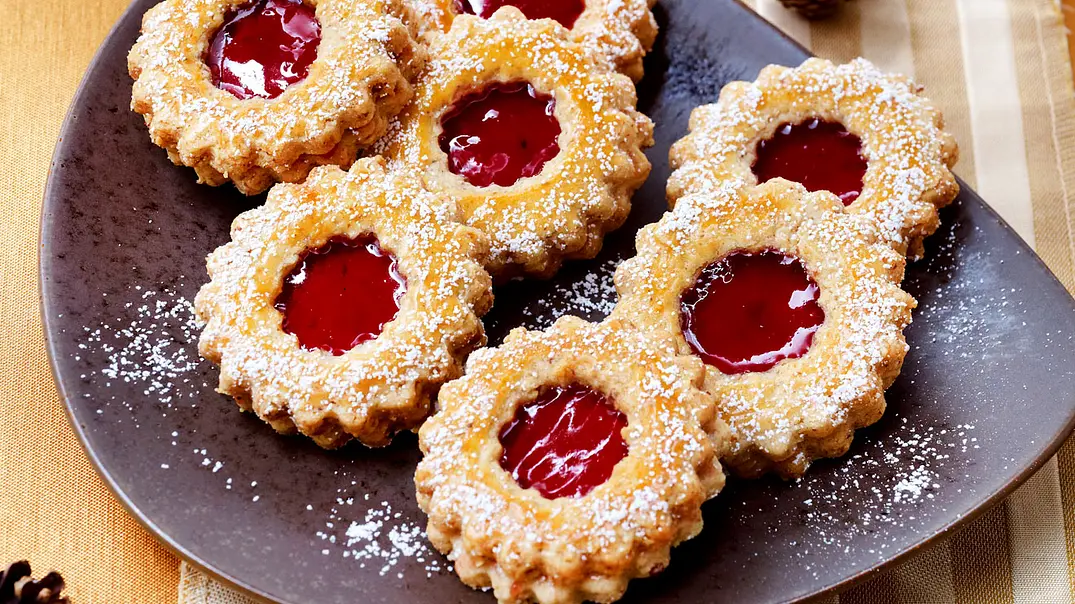 Linzer Plätzchen mit Johannisbeergelee nach Omas Rezept - Foto: LECKER @ Bauer Media Group Linzer Plätzchen mit Johannisbeergelee nach Omas Rezept - Foto: LECKER @ Bauer Media Group
