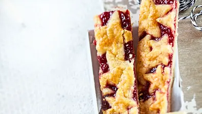 Linzer Sternschnuppen Rezept - Foto: LECKER @ Bauer Media Group