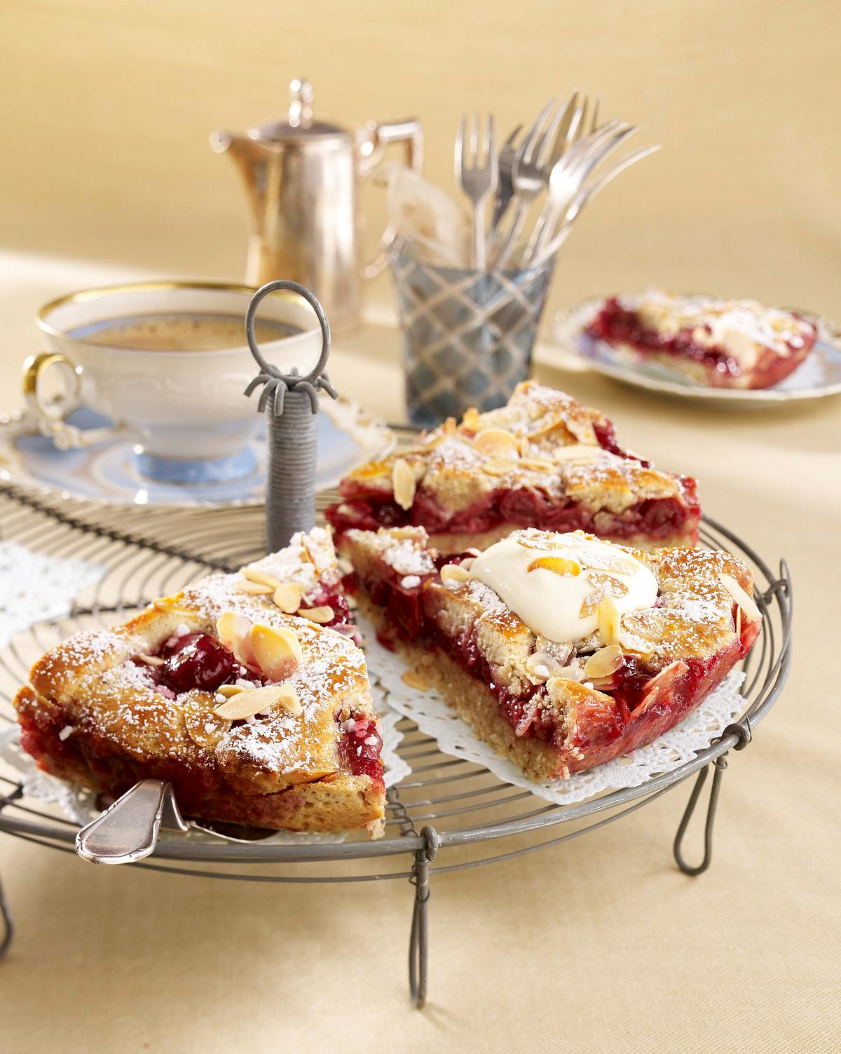 Linzer Torte mit Kirschen Rezept