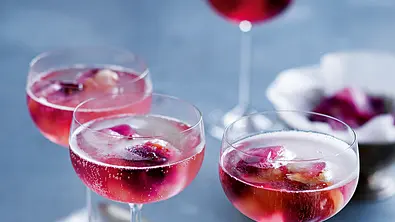 Litschi-Himbeer-Fizz Rezept - Foto: LECKER @ Bauer Media Group