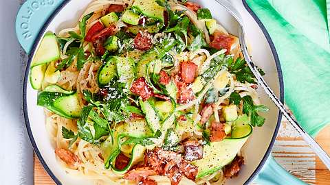 Locker-leichte Zucchini-Carbonara - Foto: House of Food / Bauer Food Experts KG
