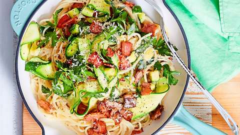 Locker-leichte Zucchini-Carbonara - Foto: House of Food / Bauer Food Experts KG