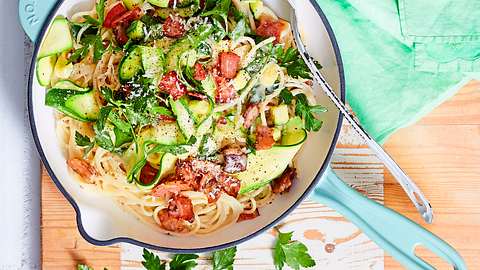 Locker-leichte Zucchini-Carbonara - Foto: House of Food / Bauer Food Experts KG