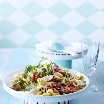 Löwenzahn-Nudelsalat mit gebratenen Pilzen Rezept Löwenzahn-Nudelsalat mit gebratenen Pilzen Rezept