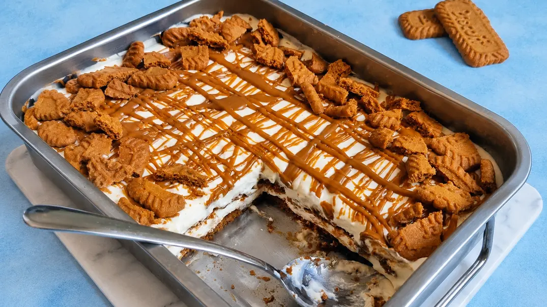 Lotus-Tiramisu mit Karamell-Keksen und Lotus-Creme. - Foto: LECKER @ Bauer Media Group / Max Bergmann Lotus-Tiramisu mit Karamell-Keksen und Lotus-Creme. - Foto: LECKER @ Bauer Media Group / Max Bergmann