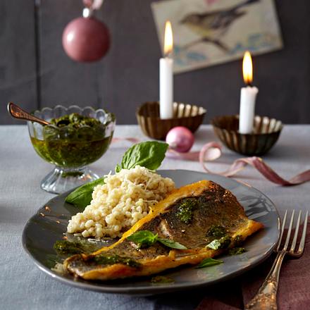 Loup de mer (Wolfsbarsch) mit Graupenrisotto und Pesto Rezept Loup de mer (Wolfsbarsch) mit Graupenrisotto und Pesto Rezept