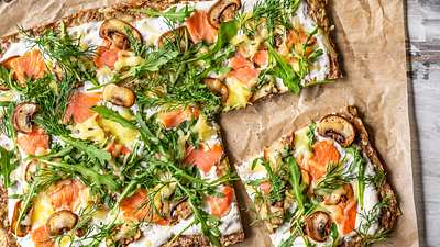 Low Carb-Flammkuchen mit Lachs Rezept - Foto: House of Food / Bauer Food Experts KG