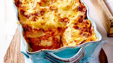 Statt Lasagneplatten kommt in der Low Carb-Lasagne Gemüse zum Einsatz - Foto: LECKER @ Bauer Media Group