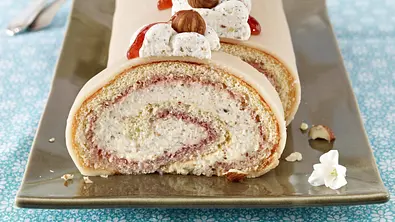 Lübecker Marzipanrolle mit Nusscreme Rezept - Foto: LECKER @ Bauer Media Group