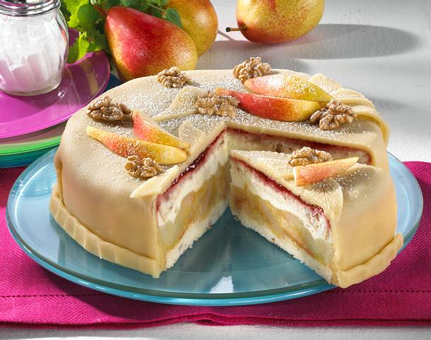 Lübecker Birnenkuchen mit selbst gemachter Marzipandecke Rezept Lübecker Birnenkuchen mit selbst gemachter Marzipandecke Rezept