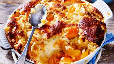 Luftig gebackener Aprikosenauflauf Rezept - Foto: LECKER @ Bauer Media Group