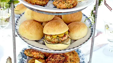 Luftige Burgerbrötchen Rezept - Foto: LECKER @ Bauer Media Group