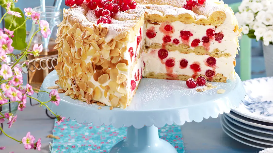 Luftige Johannisbeertorte Rezept - Foto: LECKER @ Bauer Media Group Luftige Johannisbeertorte Rezept - Foto: LECKER @ Bauer Media Group