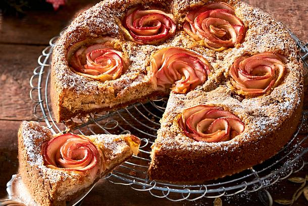 Luftiger Bratapfel-Rosenkuchen Rezept Luftiger Bratapfel-Rosenkuchen Rezept