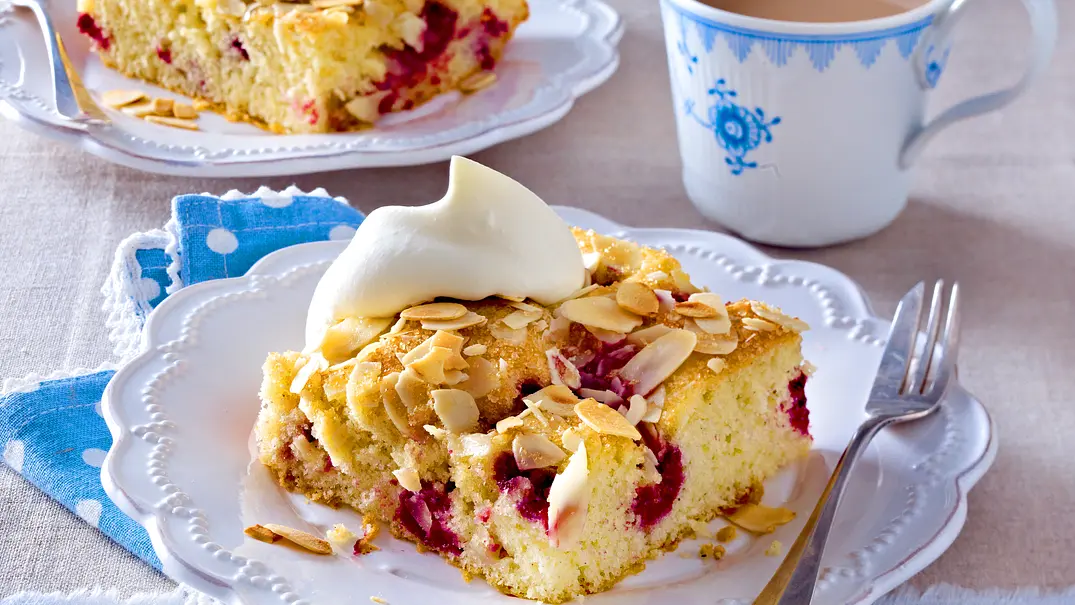 Luftiger Himbeerkuchen Rezept - Foto: LECKER @ Bauer Media Group Luftiger Himbeerkuchen Rezept - Foto: LECKER @ Bauer Media Group