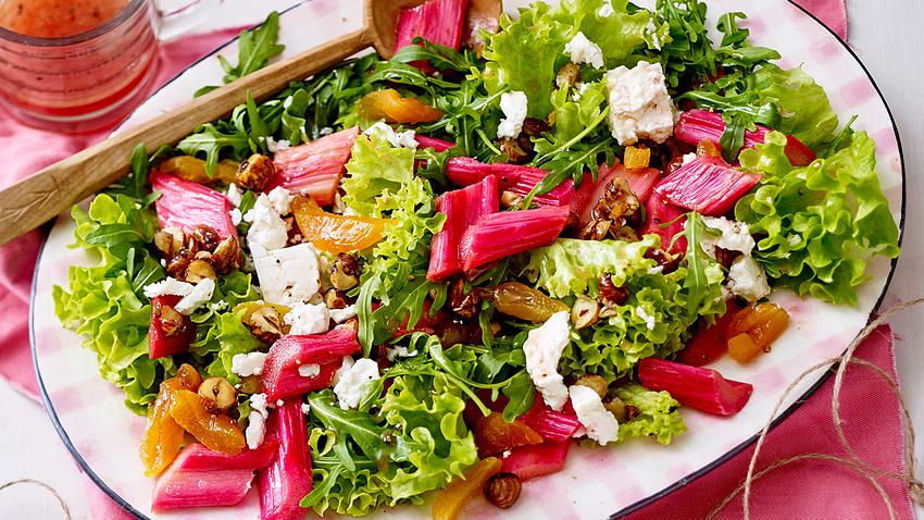 Lunch-Salat mit Ofen-Rhabarber Rezept - Foto: House of Food / Bauer Food Experts KG