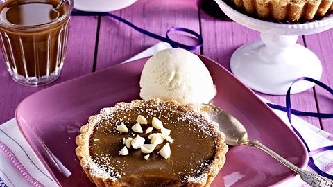 Macadamia-Tartelettes mit Karamellcreme Rezept - Foto: House of Food / Bauer Food Experts KG