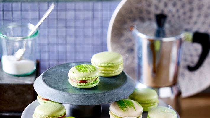 Macarons mit Basilikum-Ganache und Erdbeerkompott Rezept - Foto: House of Food / Bauer Food Experts KG