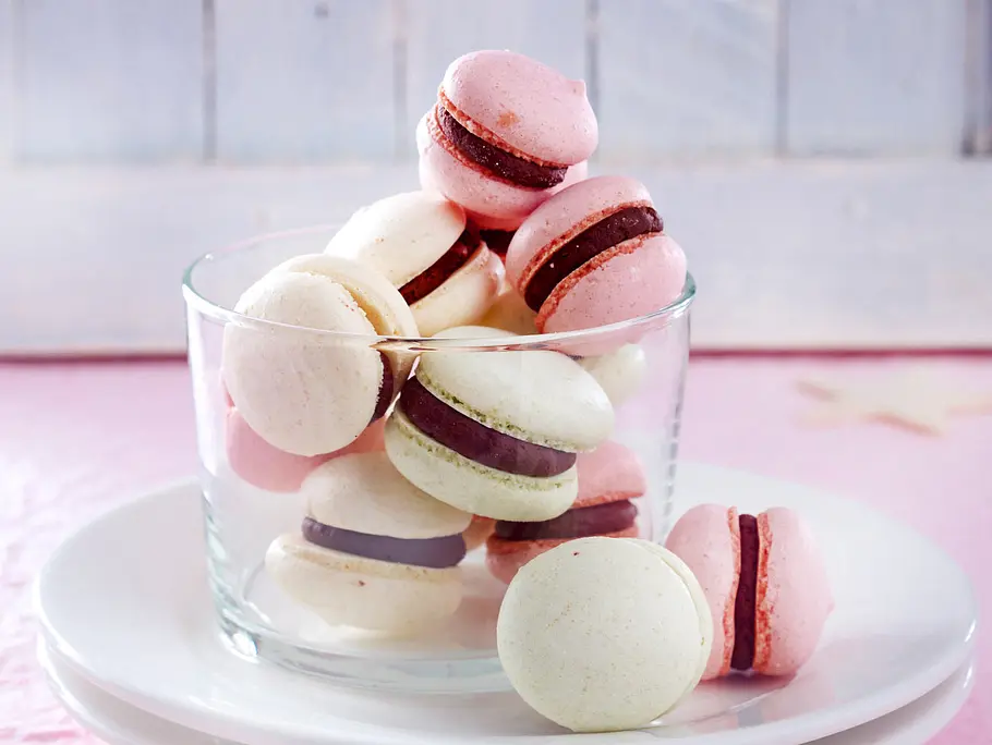 Macarons mit Schokoladenfüllung