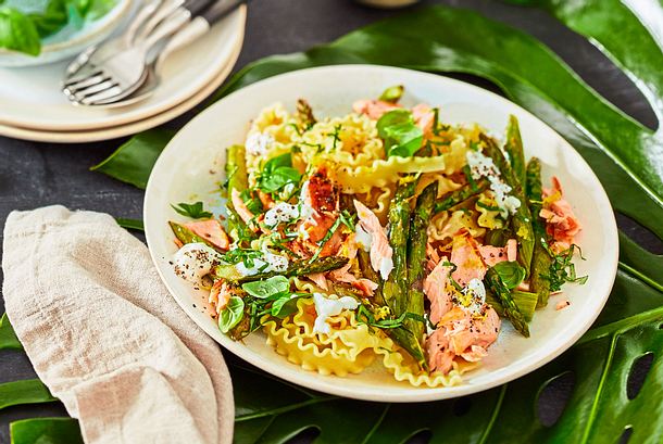 Mafaldine mit Lachs und Spargel aus dem Ofen Rezept