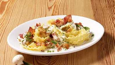 Mafaldine mit Speck-Champignon-Soße (Pastasoße) Rezept - Foto: LECKER @ Bauer Media Group