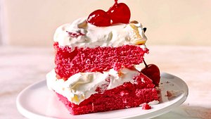 Magenta-Schnitten mit cherry on top Rezept - Foto: House of Food / Bauer Food Experts KG